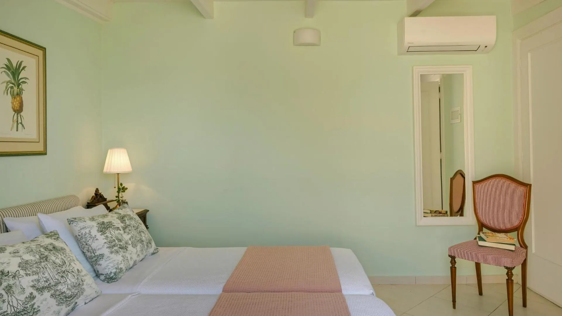 Villa Rhoe Minia 0*,